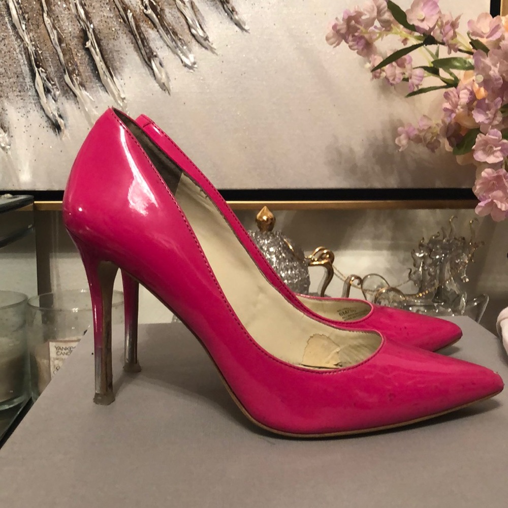 Beautiful bright pink BCBGen pumps